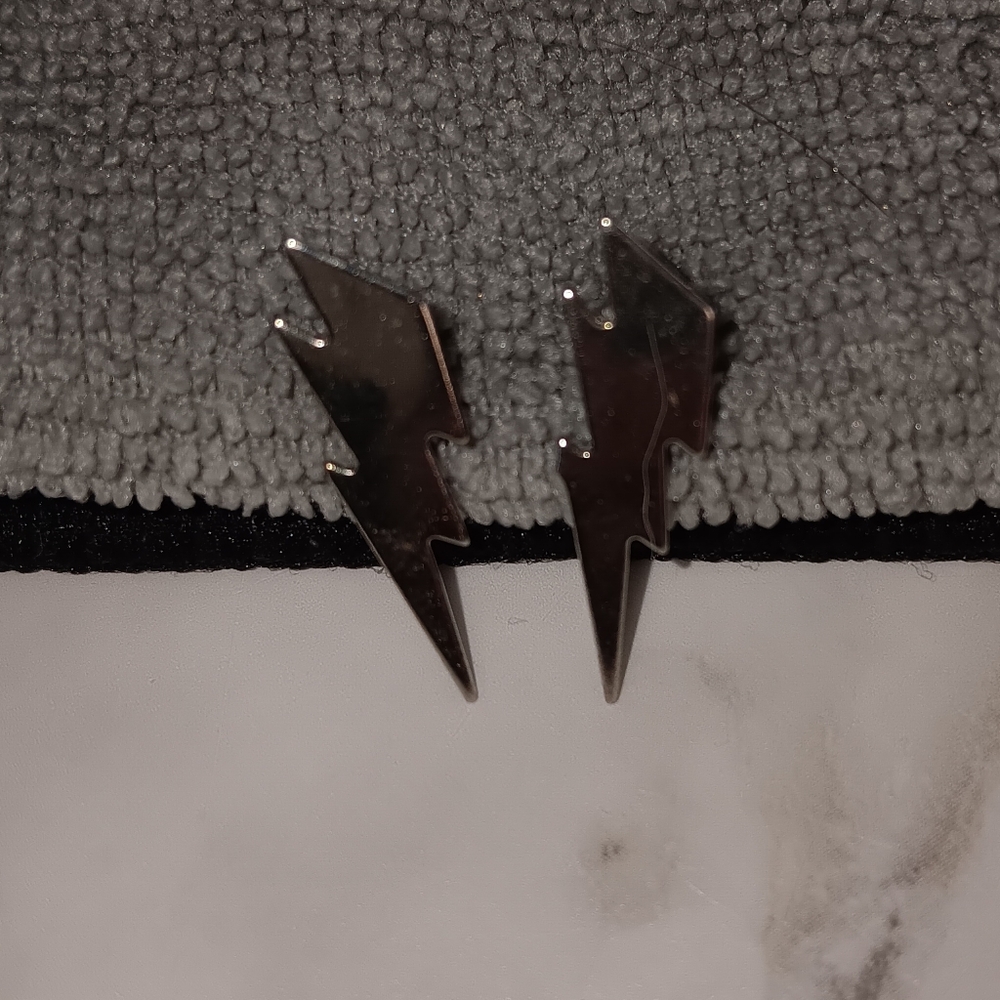 Lightening bolt earings